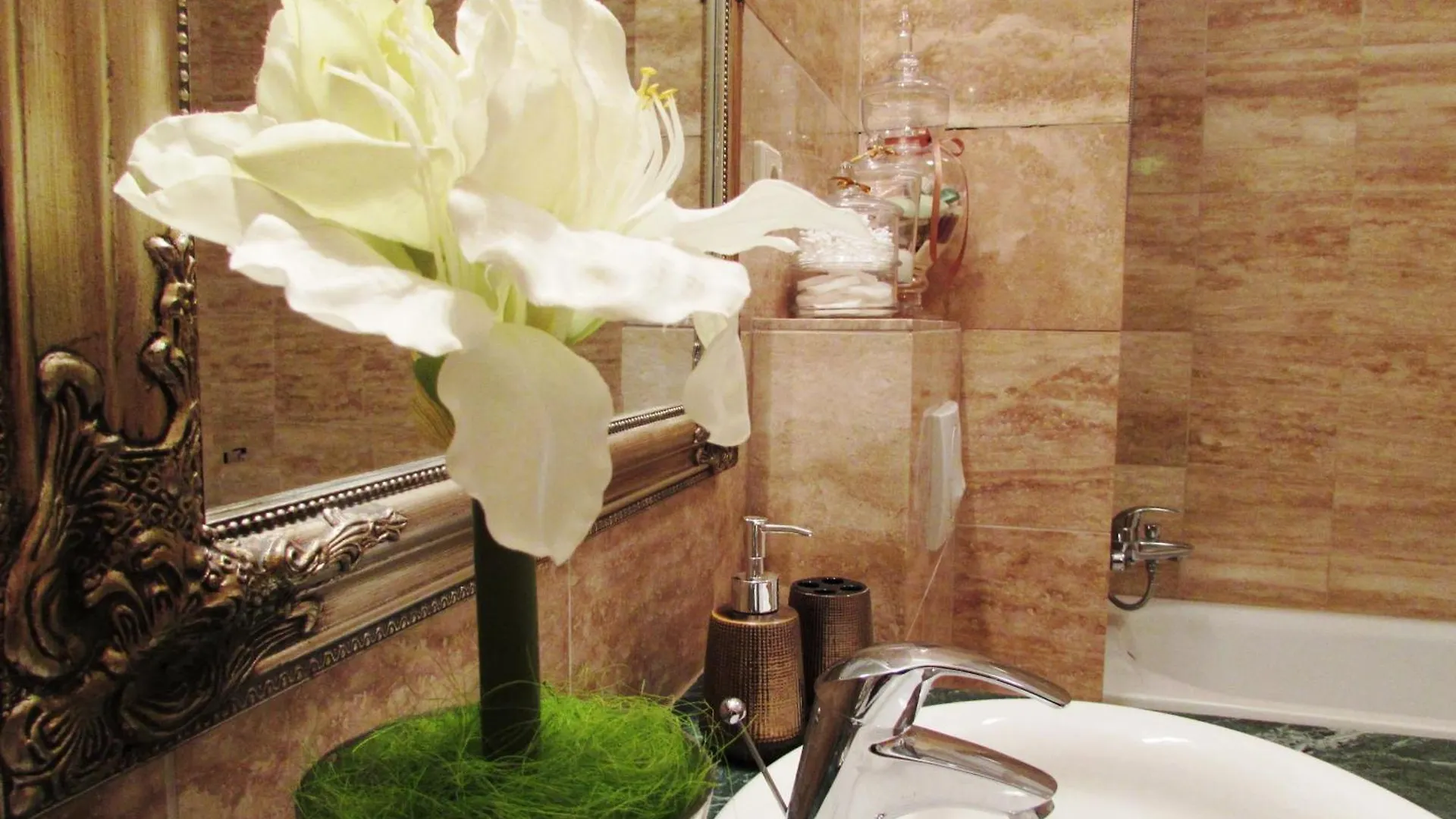 Colours Apartments Superior With Free Parking Budapest 0*,  Ungheria