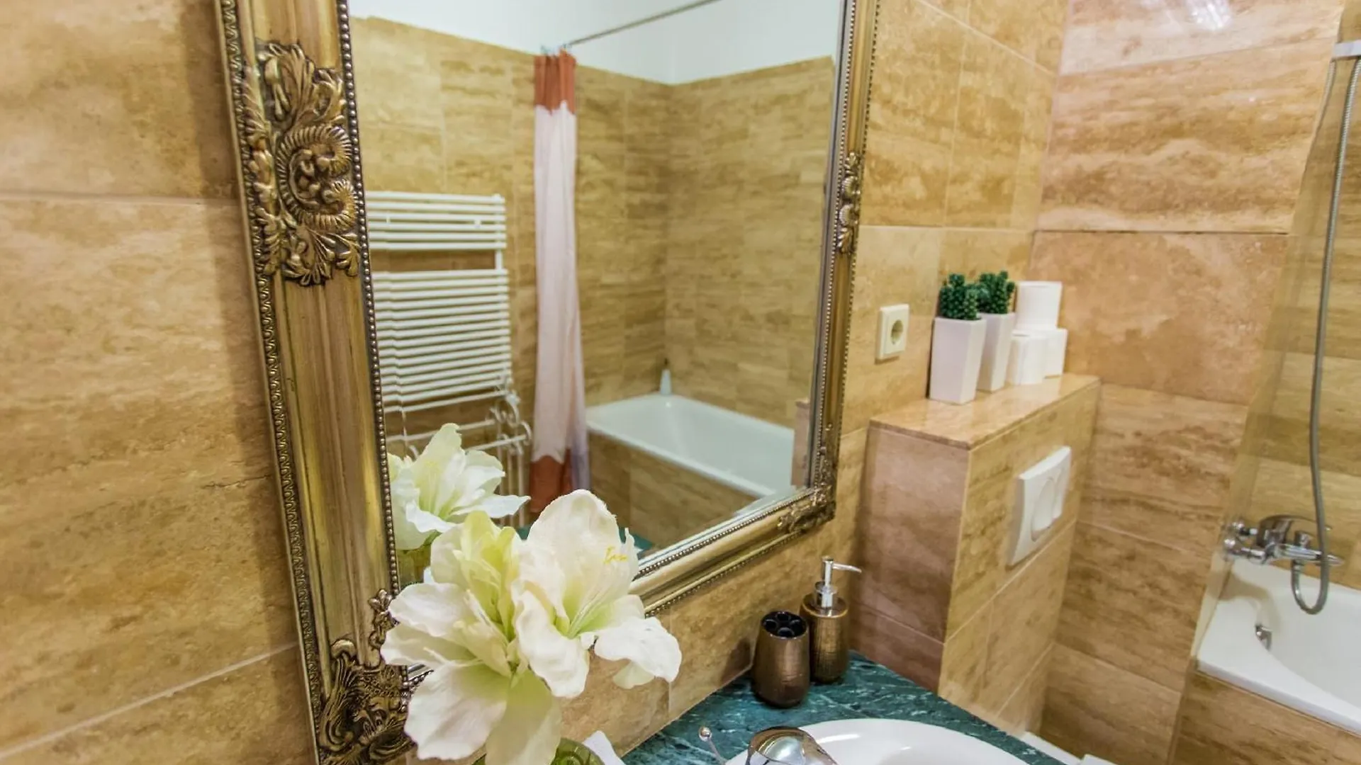 Colours Apartments Superior With Free Parking Budapest